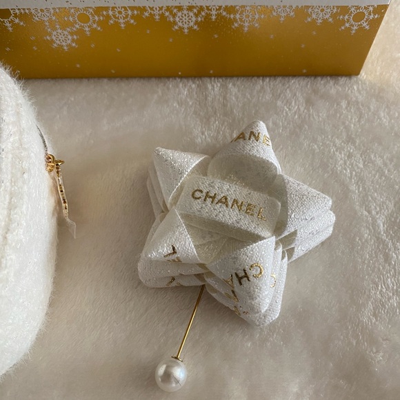 CHANEL Beaute’ Cosmetic Bag - Picture 6 of 10